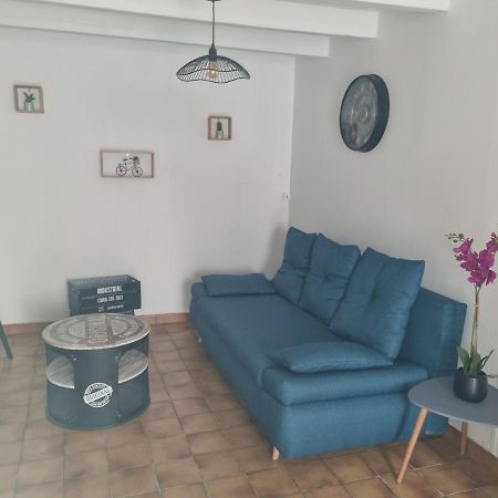 Jolie Petite Maison Dans Village Fortifie Brigueuil Exteriör bild