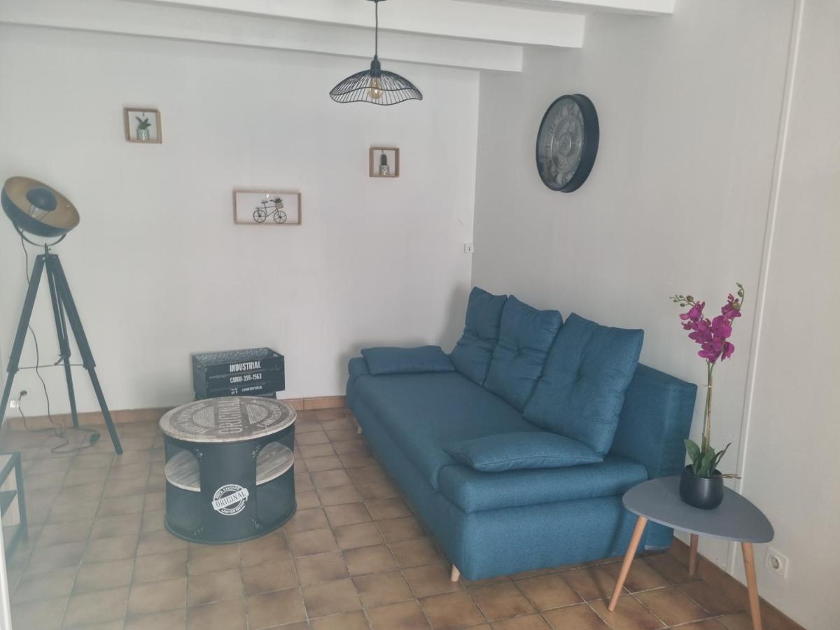 Jolie Petite Maison Dans Village Fortifie Brigueuil Exteriör bild