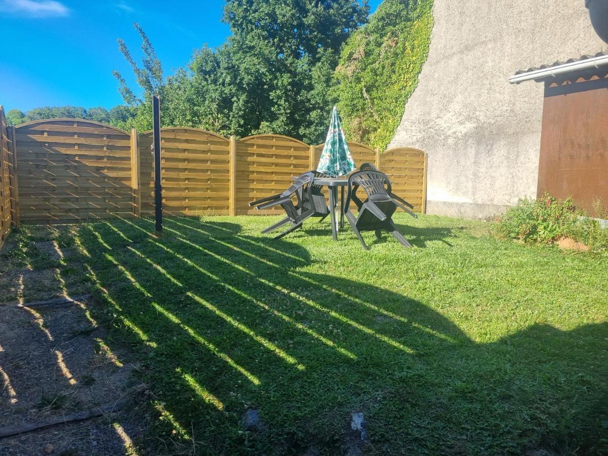 Jolie Petite Maison Dans Village Fortifie Brigueuil Exteriör bild